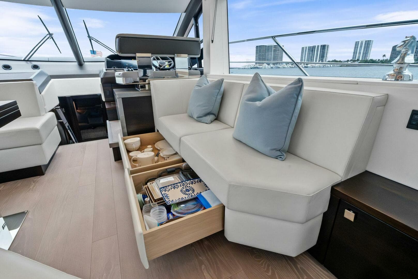 2025 Sunseeker Manhattan 55 — photo 37