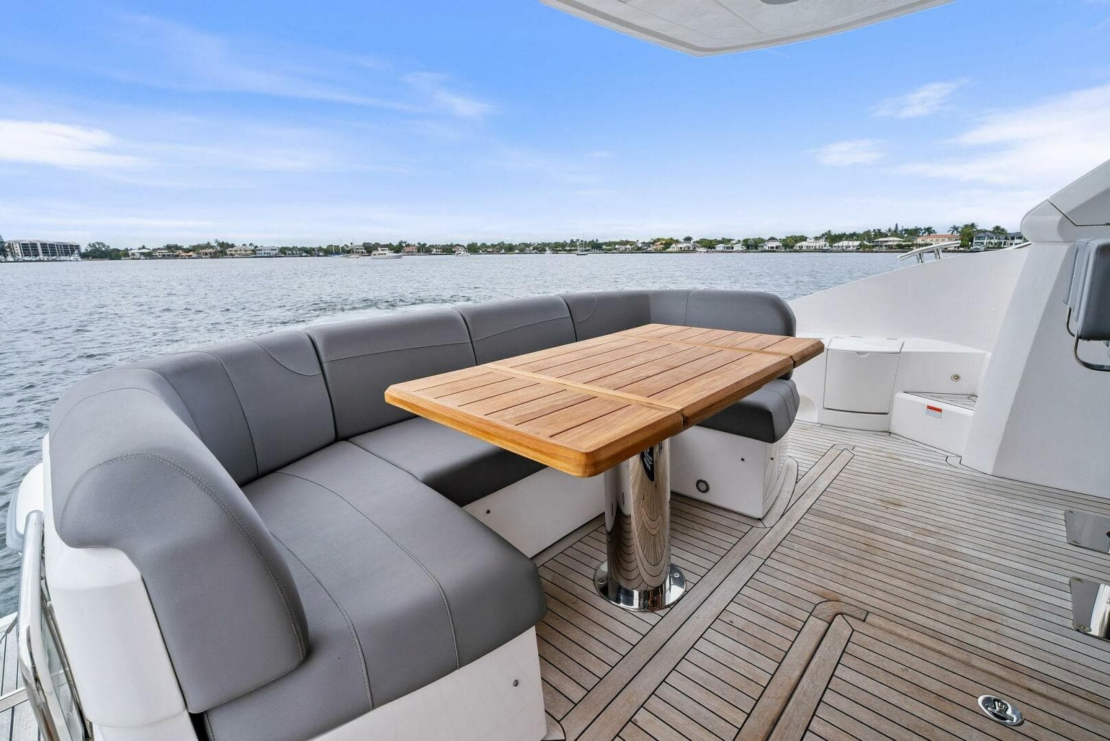 2025 Sunseeker Manhattan 55 — photo 13