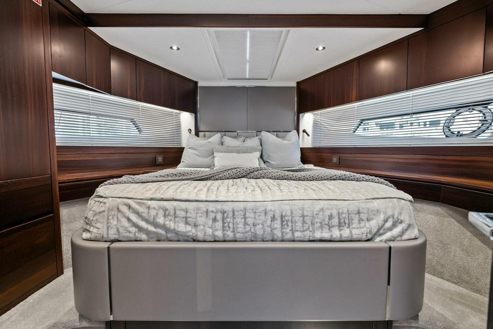 2025 Sunseeker Manhattan 55 — photo 70