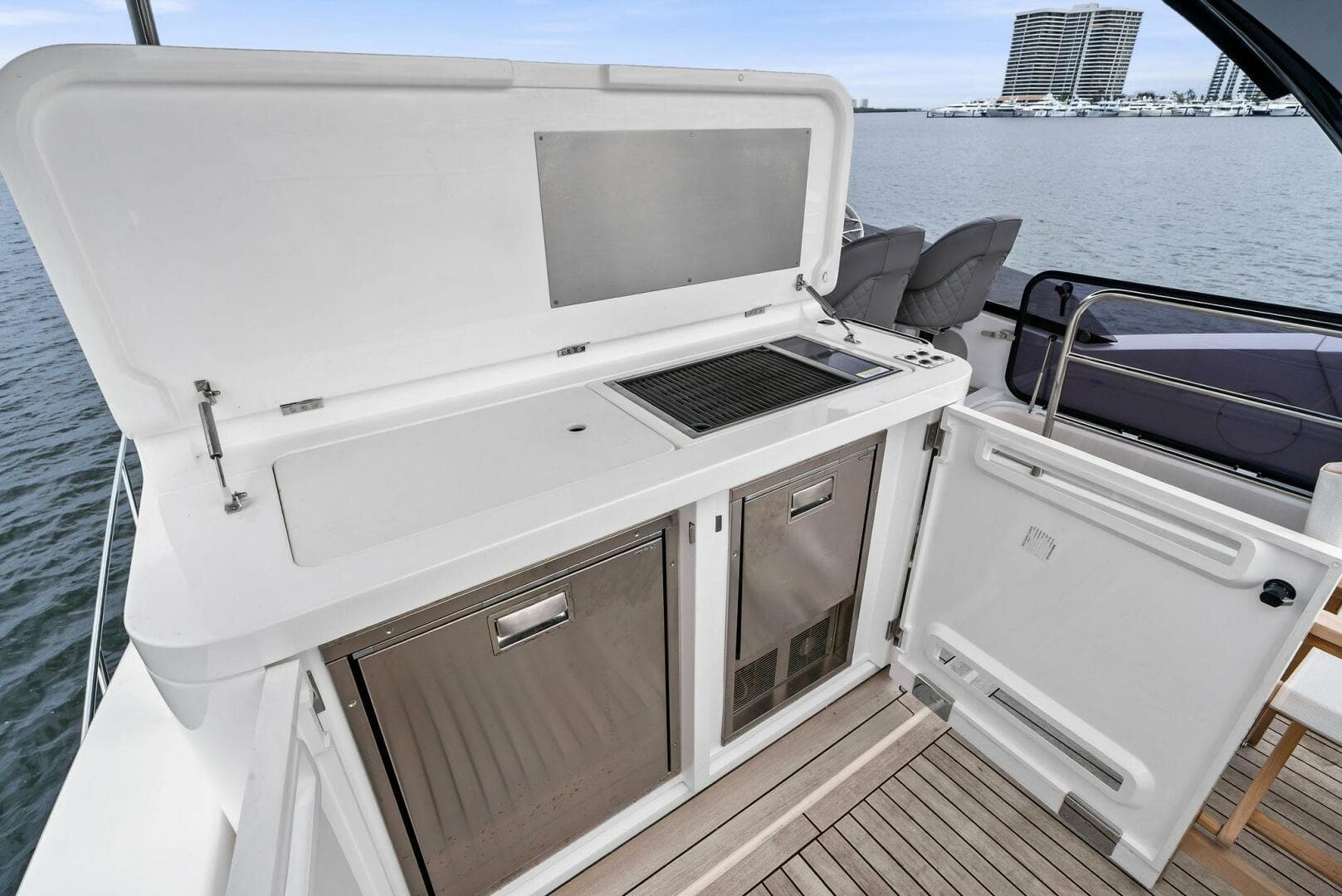 2025 Sunseeker Manhattan 55 — photo 21