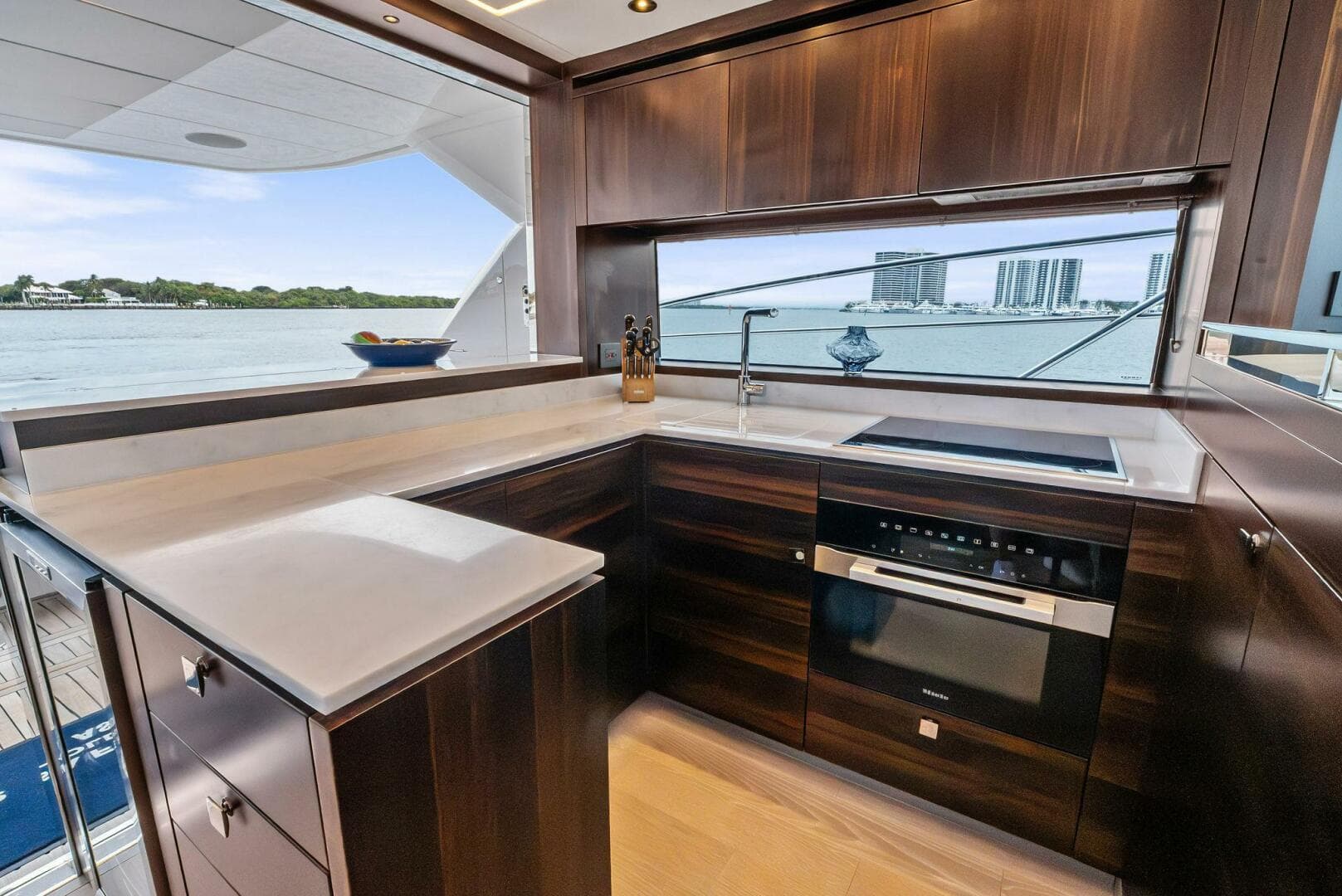 2025 Sunseeker Manhattan 55 — photo 42