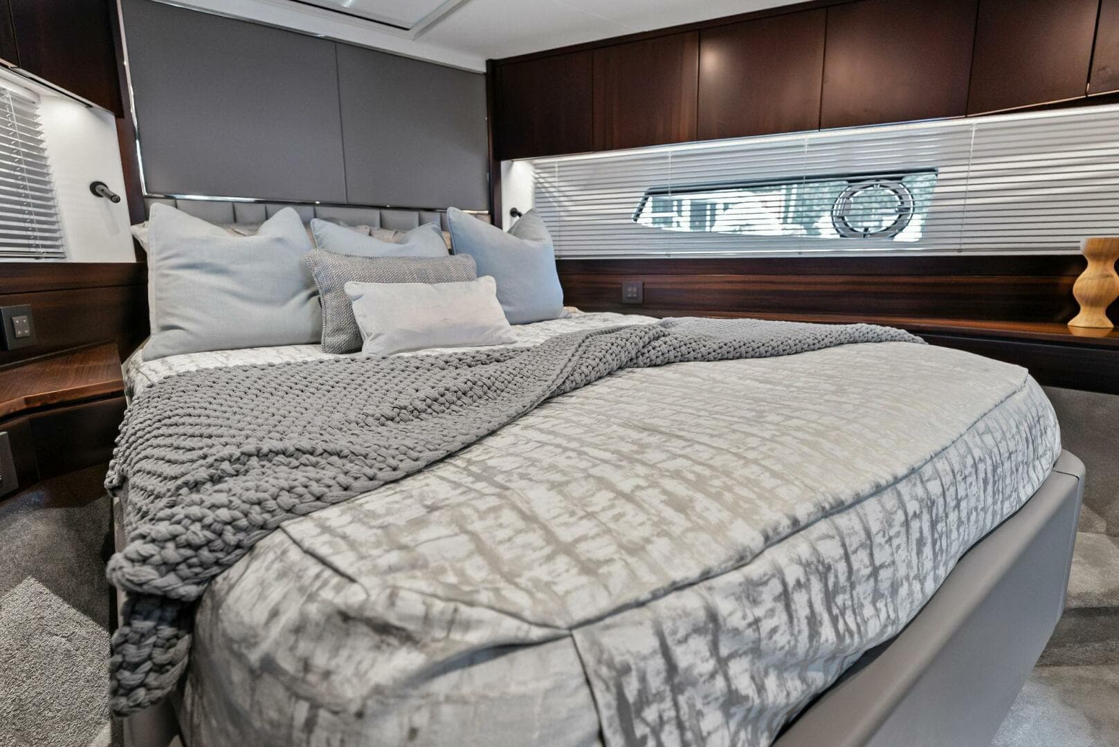 2025 Sunseeker Manhattan 55 — photo 72