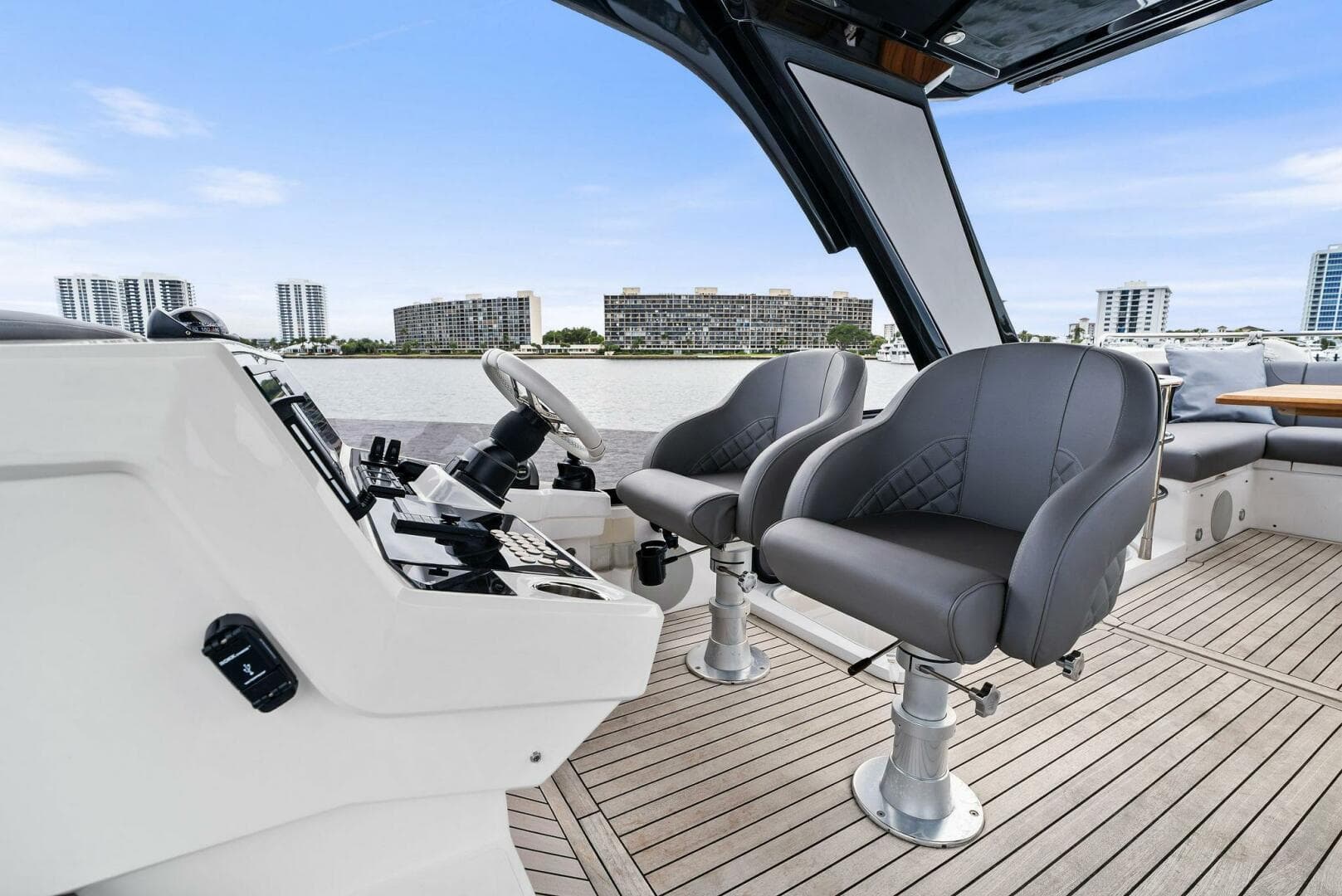 2025 Sunseeker Manhattan 55 — photo 30