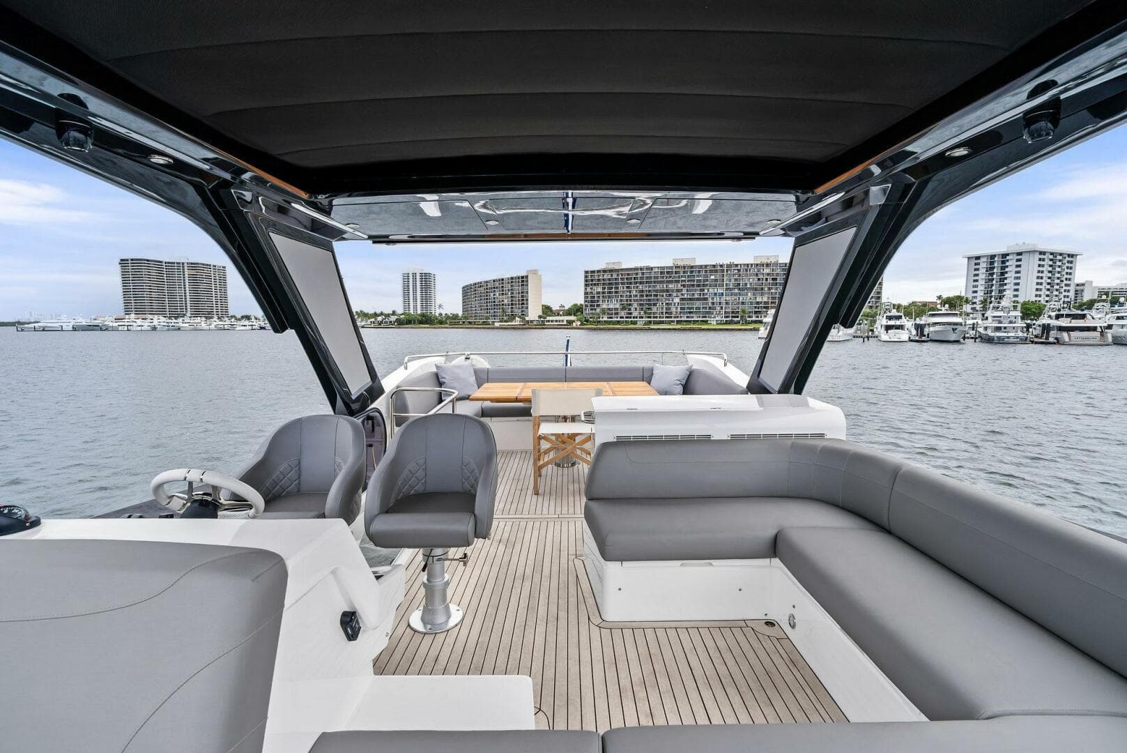 2025 Sunseeker Manhattan 55 — photo 26