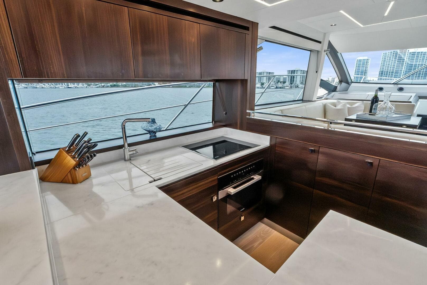 2025 Sunseeker Manhattan 55 — photo 43