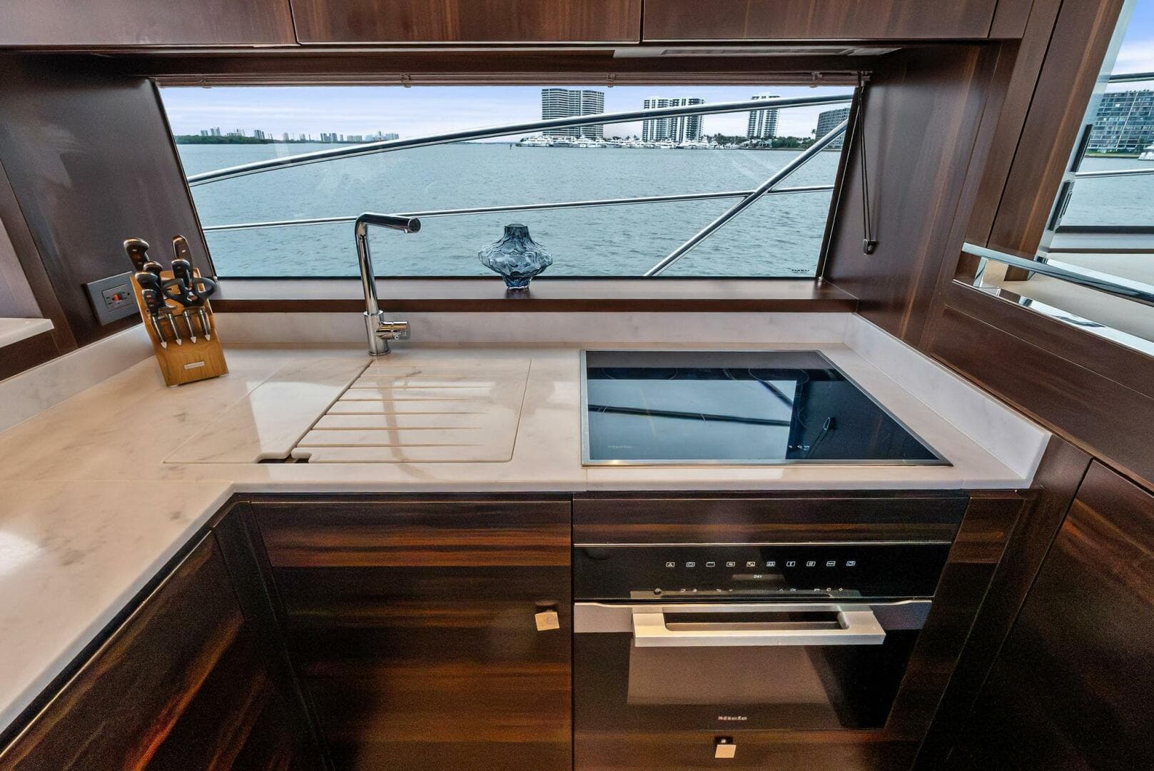 2025 Sunseeker Manhattan 55 — photo 44