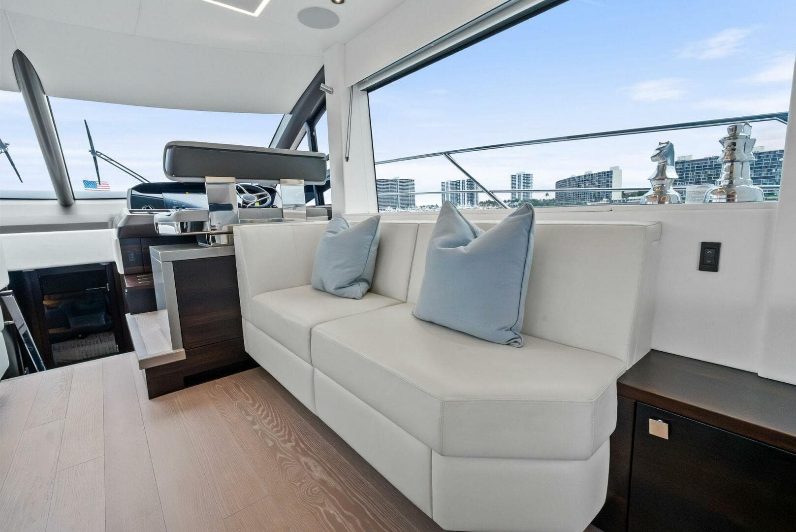 2025 Sunseeker Manhattan 55 — photo 36