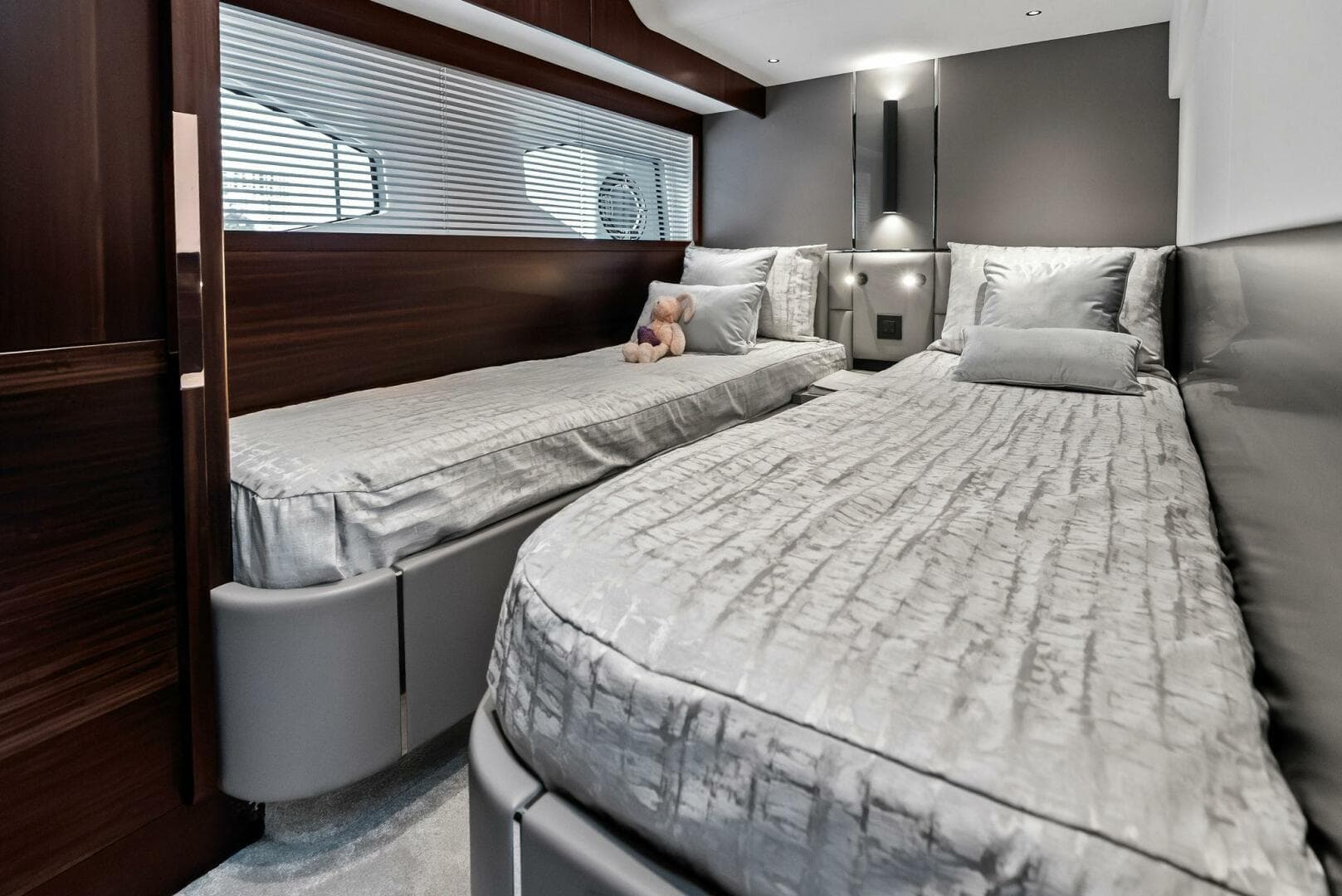 2025 Sunseeker Manhattan 55 — photo 60