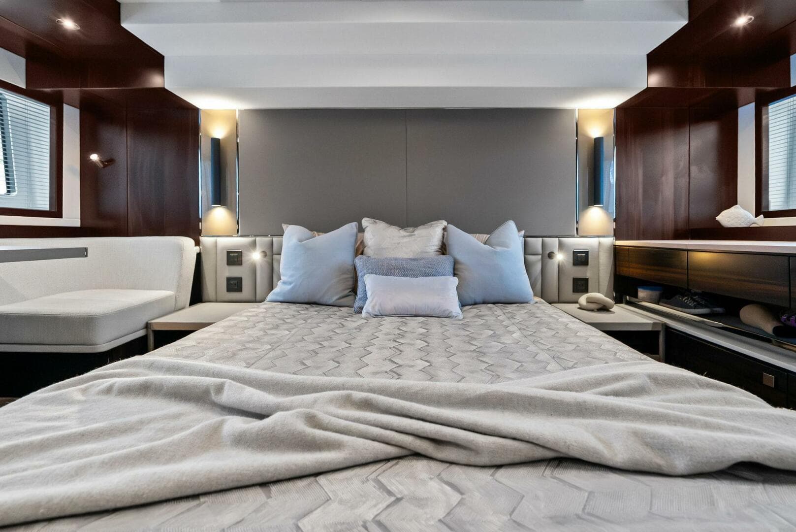 2025 Sunseeker Manhattan 55 — photo 53