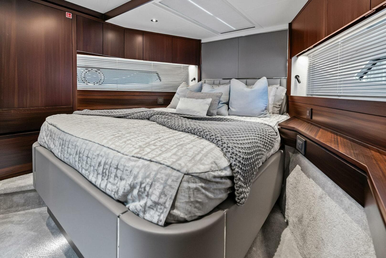 2025 Sunseeker Manhattan 55 — photo 71