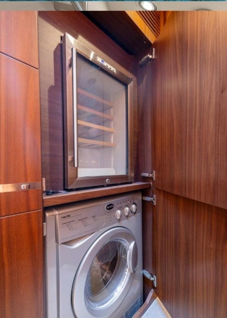 2017 Princess S65 — photo 12