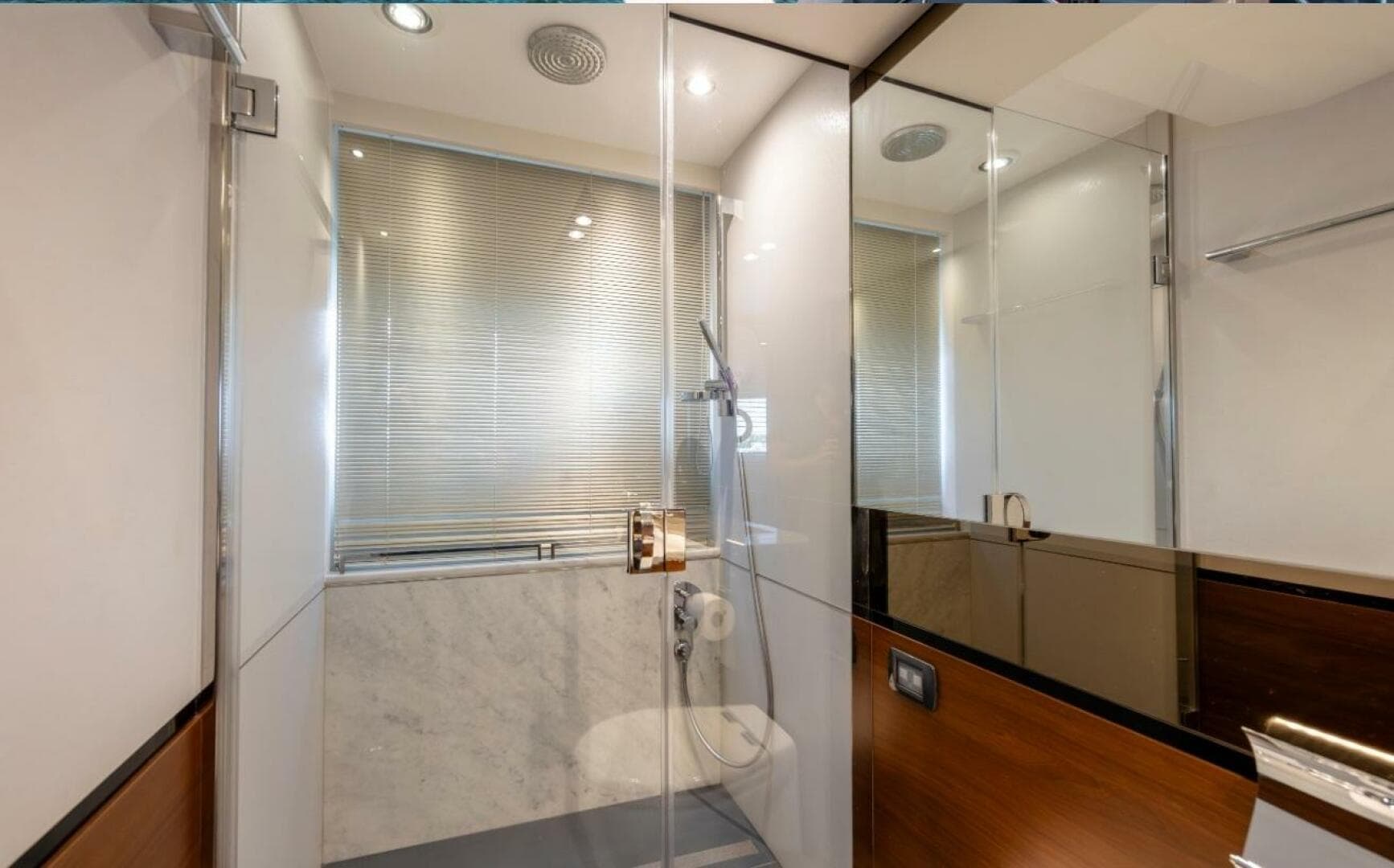 2017 Princess S65 — photo 9