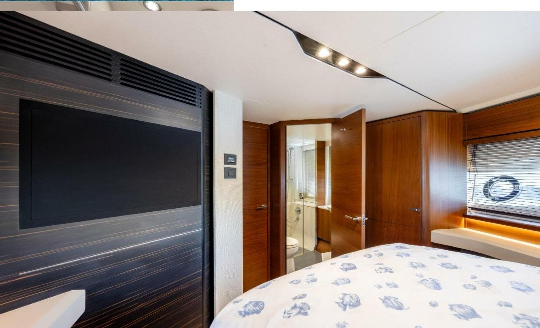 2017 Princess S65 — photo 17