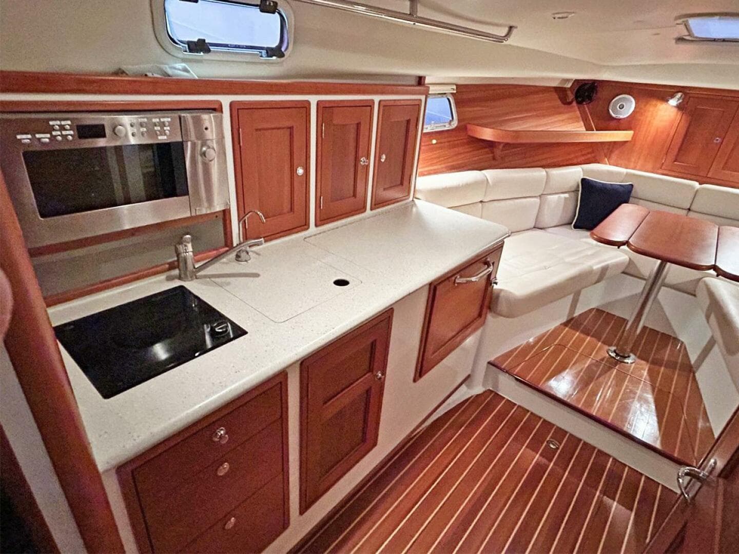 2007 Mjm 34Z Hard Top Express — photo 18