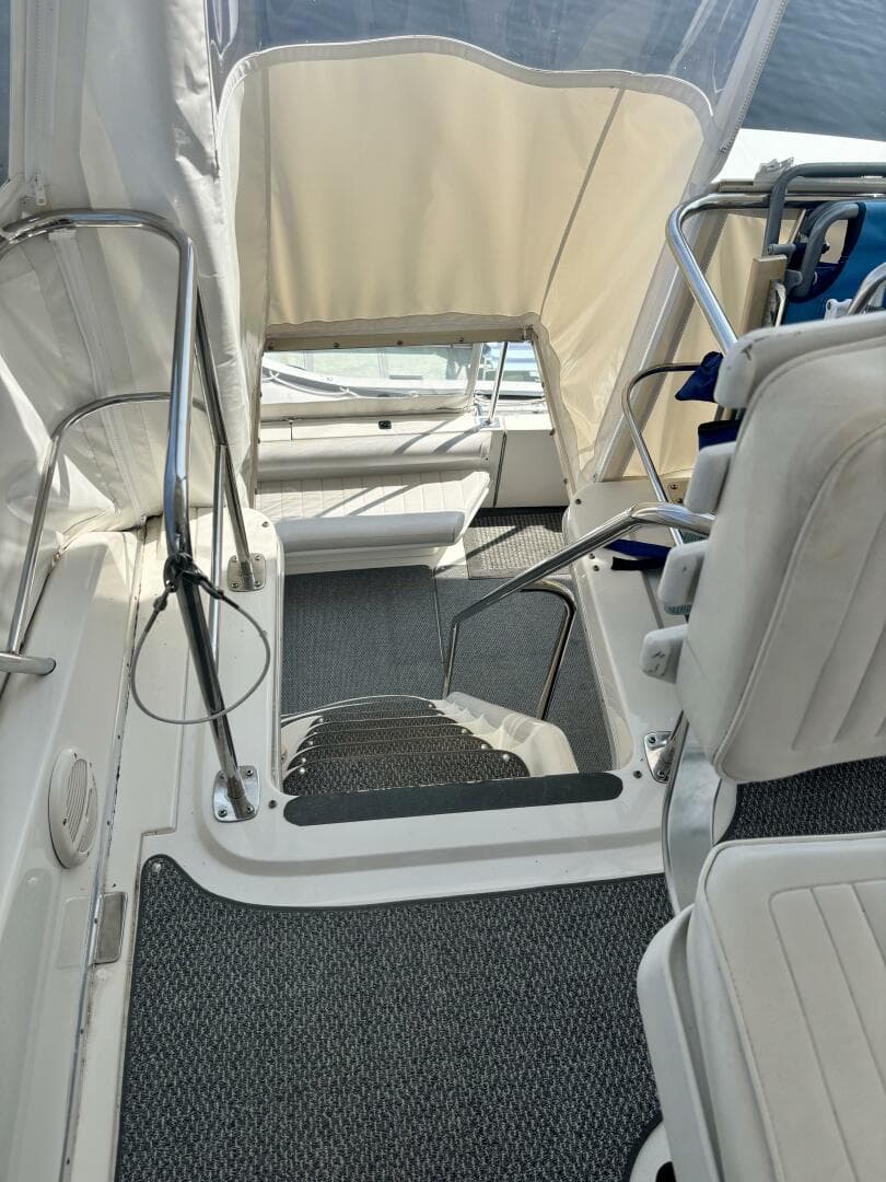 1995 Sea Ray 550 Sedan Bridge — photo 13