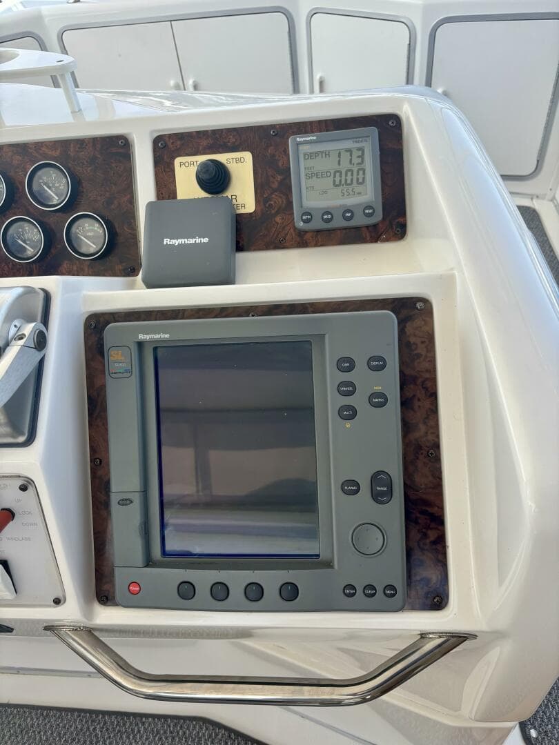 1995 Sea Ray 550 Sedan Bridge — photo 18