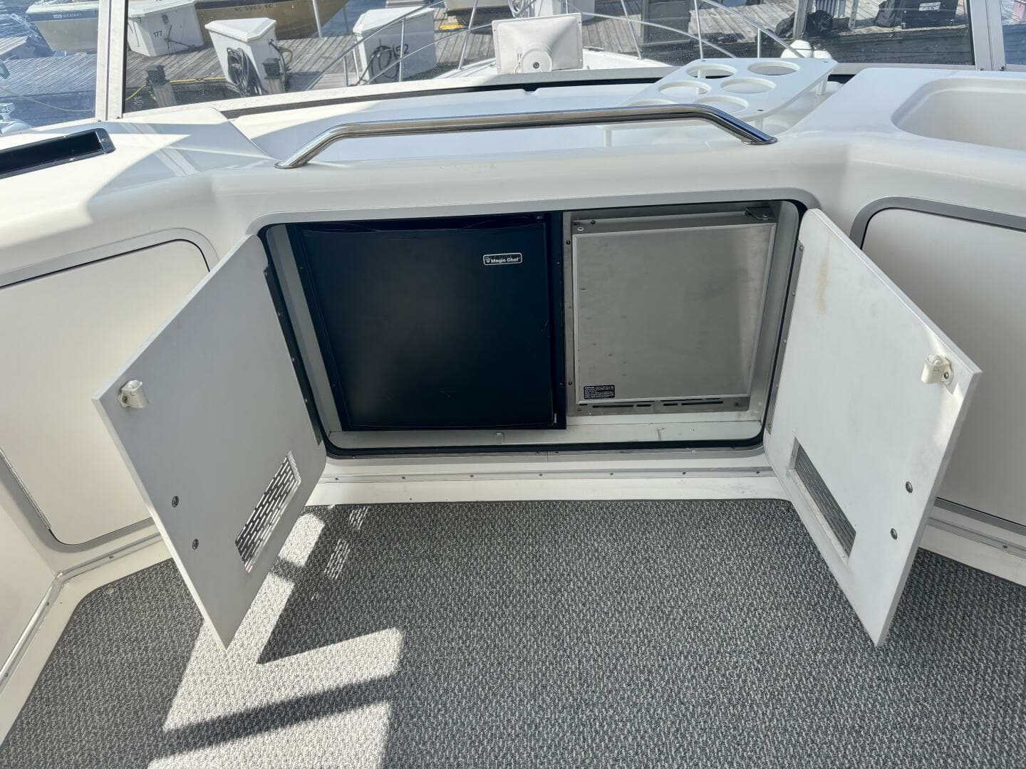 1995 Sea Ray 550 Sedan Bridge — photo 11