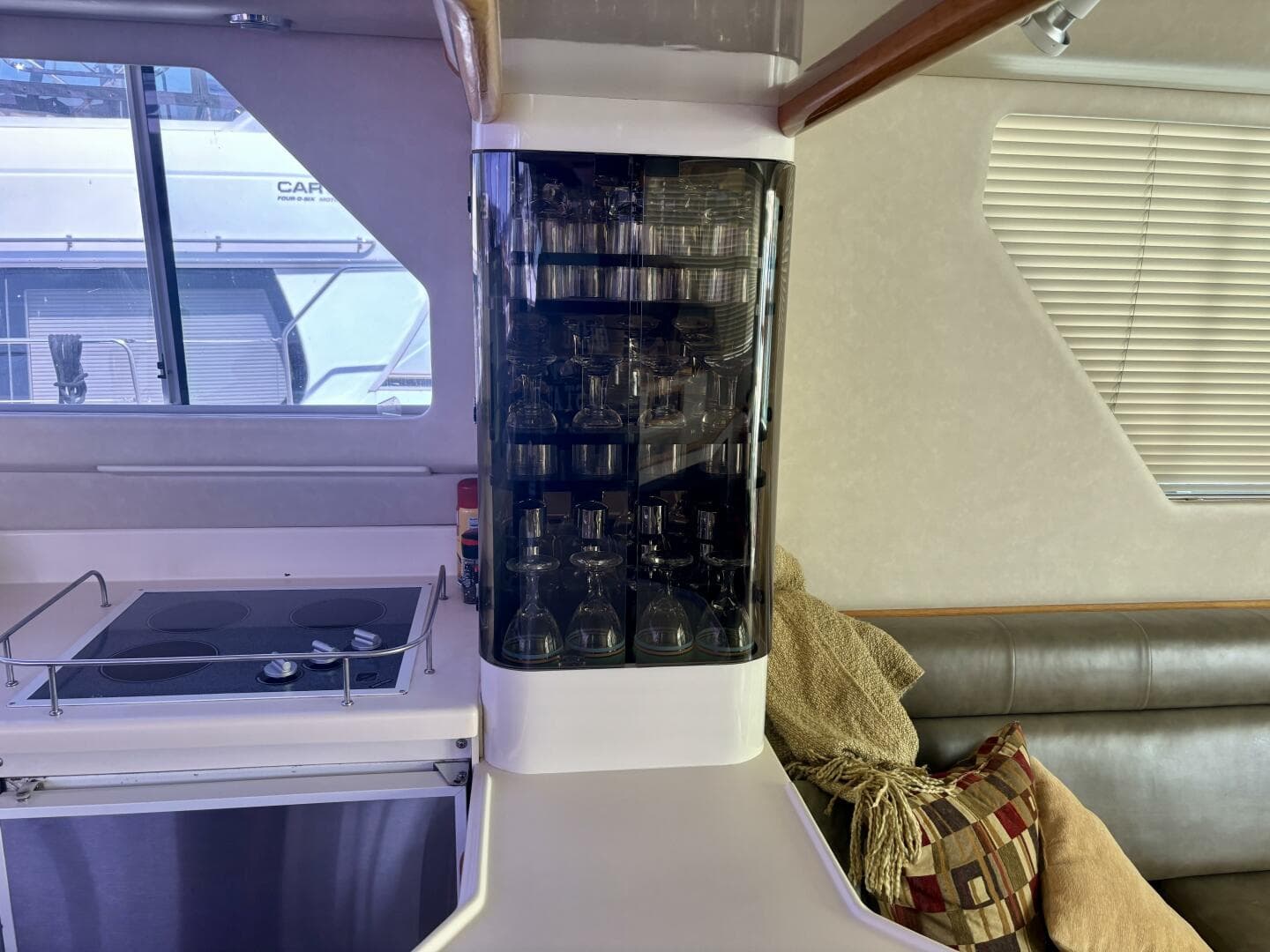 1995 Sea Ray 550 Sedan Bridge — photo 30