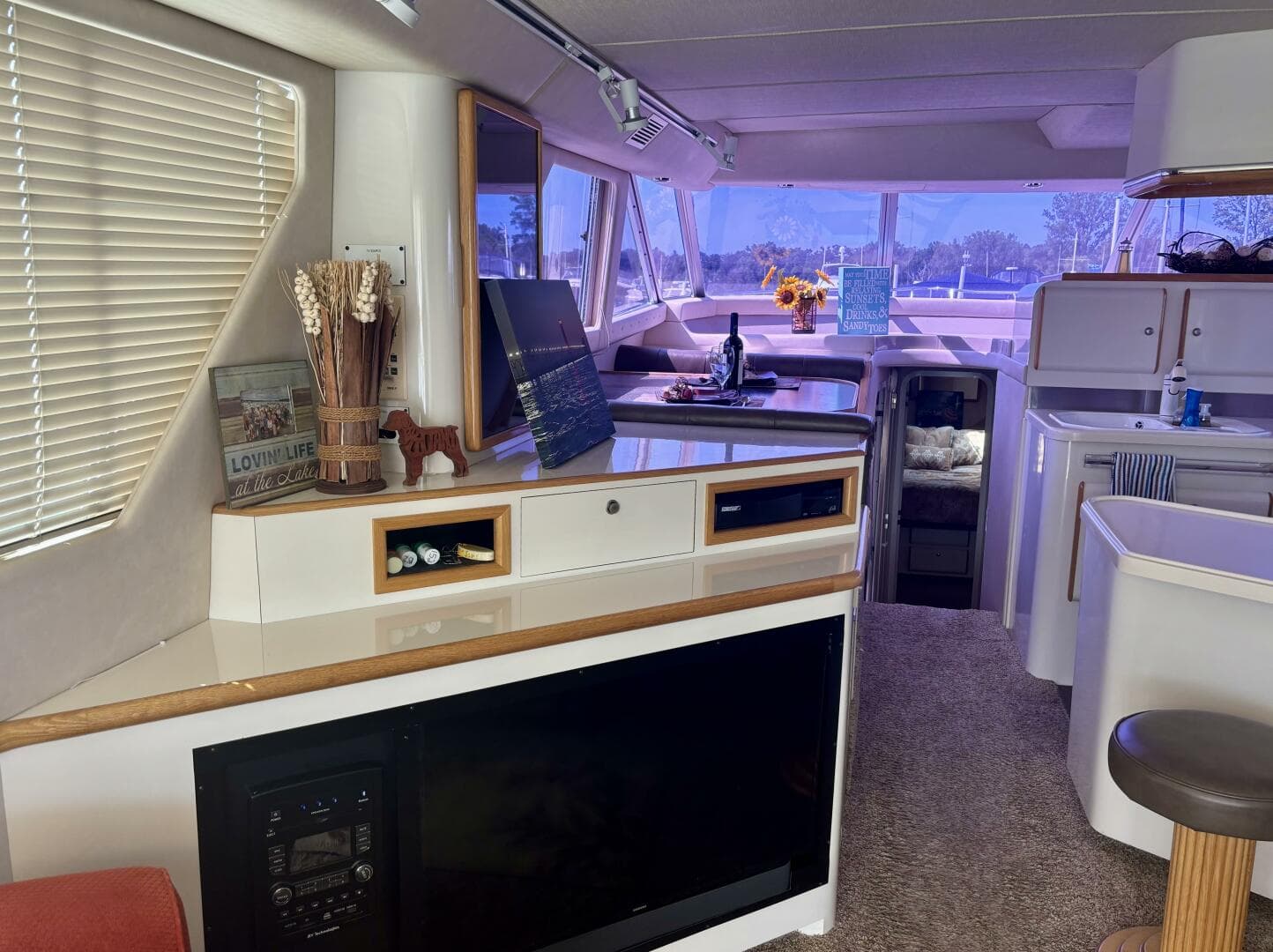 1995 Sea Ray 550 Sedan Bridge — photo 26