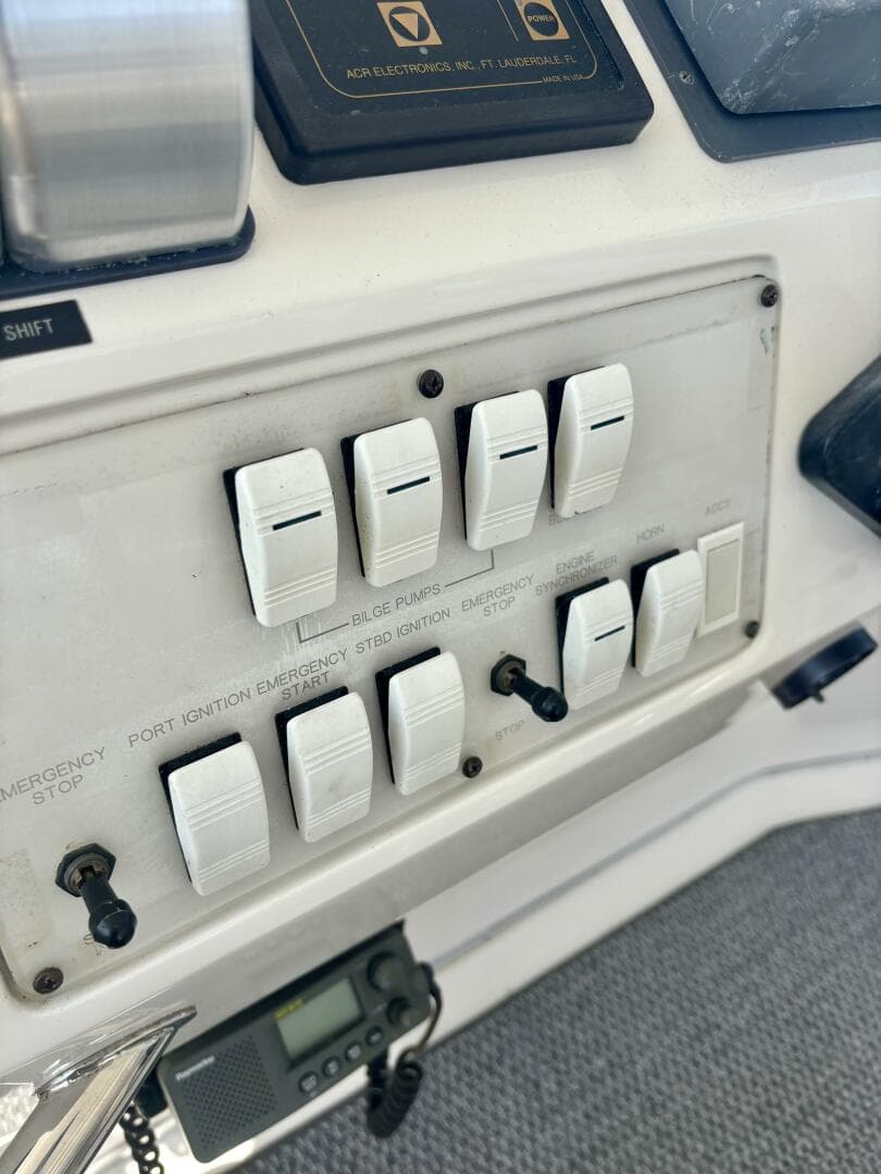 1995 Sea Ray 550 Sedan Bridge — photo 9