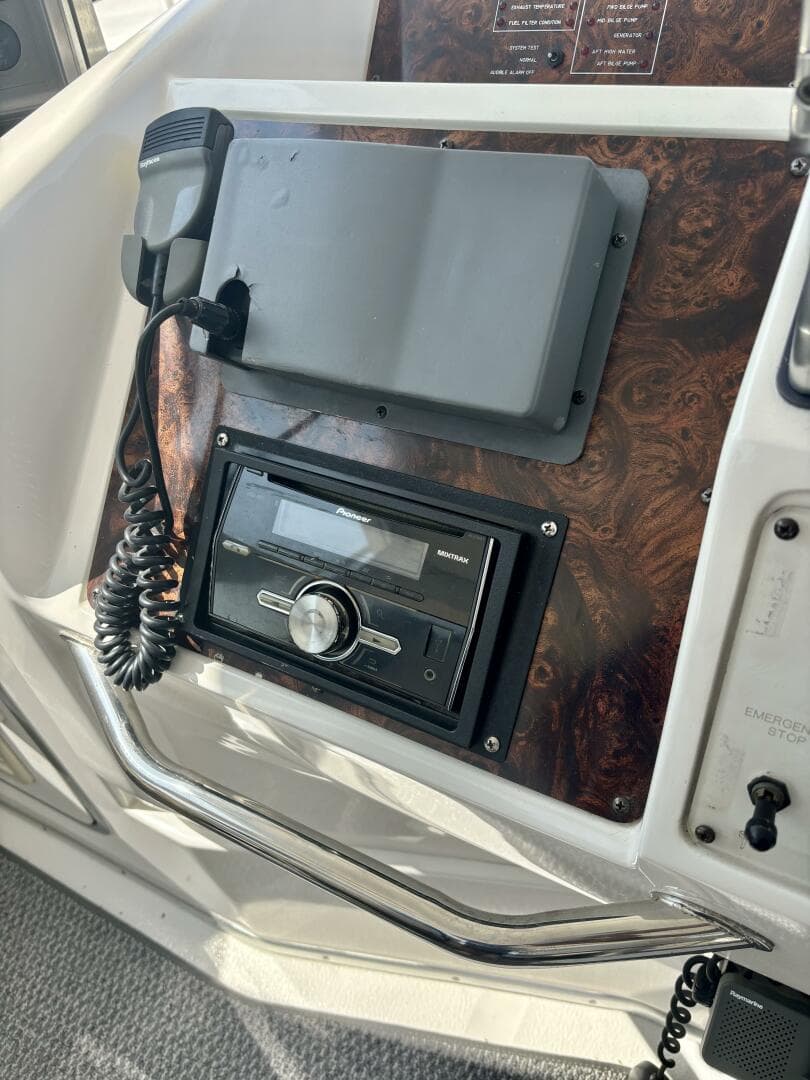 1995 Sea Ray 550 Sedan Bridge — photo 15