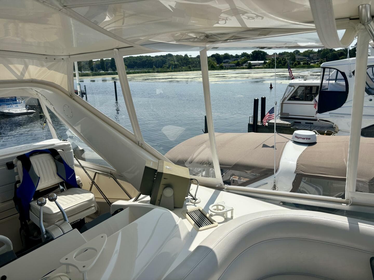 1995 Sea Ray 550 Sedan Bridge — photo 20