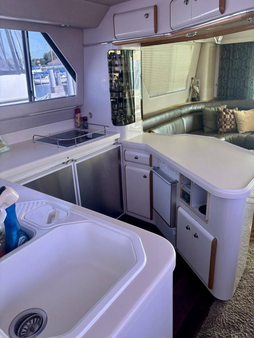 1995 Sea Ray 550 Sedan Bridge — photo 34