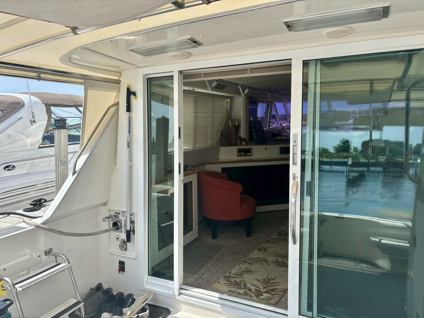 1995 Sea Ray 550 Sedan Bridge — photo 23