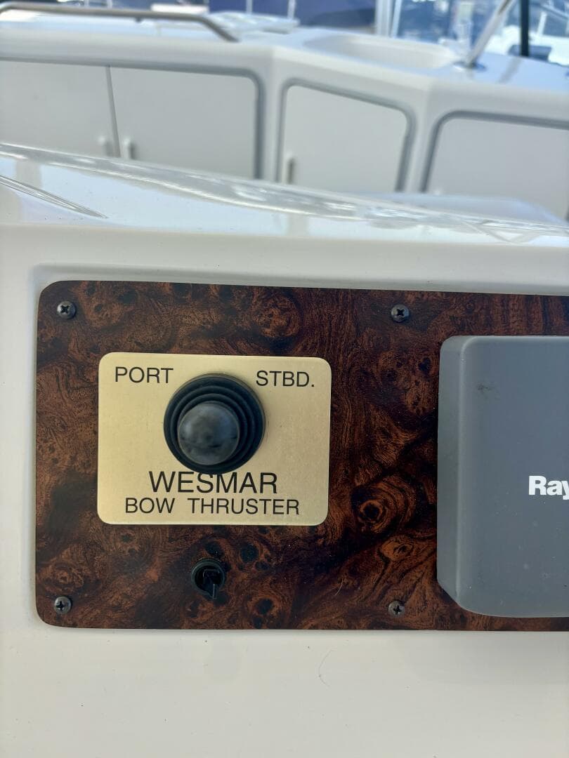 1995 Sea Ray 550 Sedan Bridge — photo 17