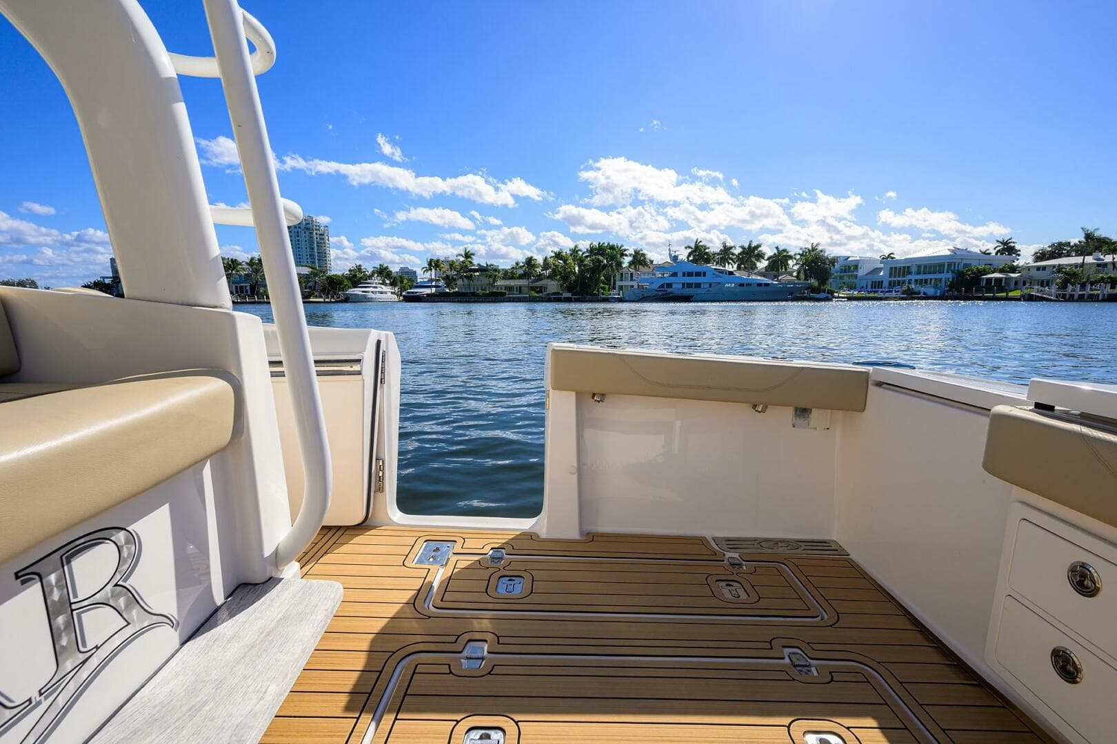 2018 Pursuit S 408 — photo 23