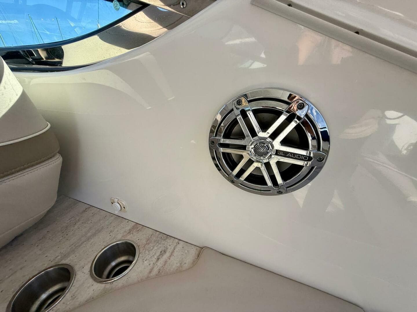 2016 Formula 37 Performance Cruiser — photo 8