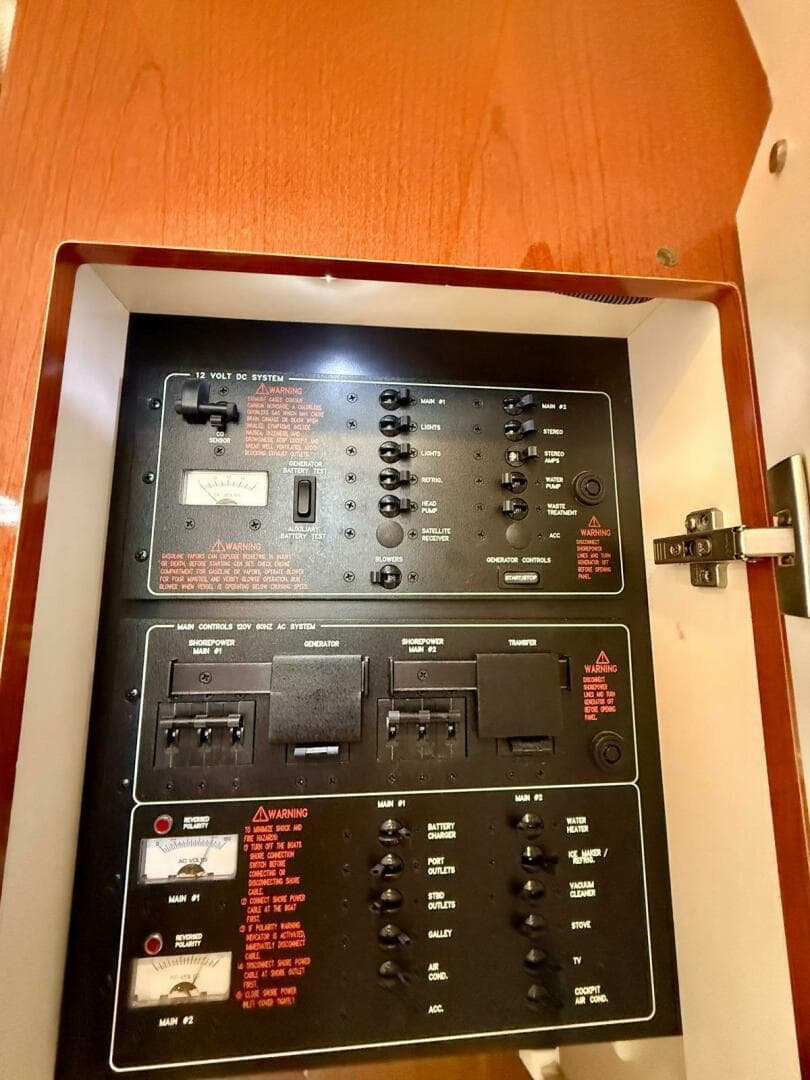 2016 Formula 37 Performance Cruiser — photo 23