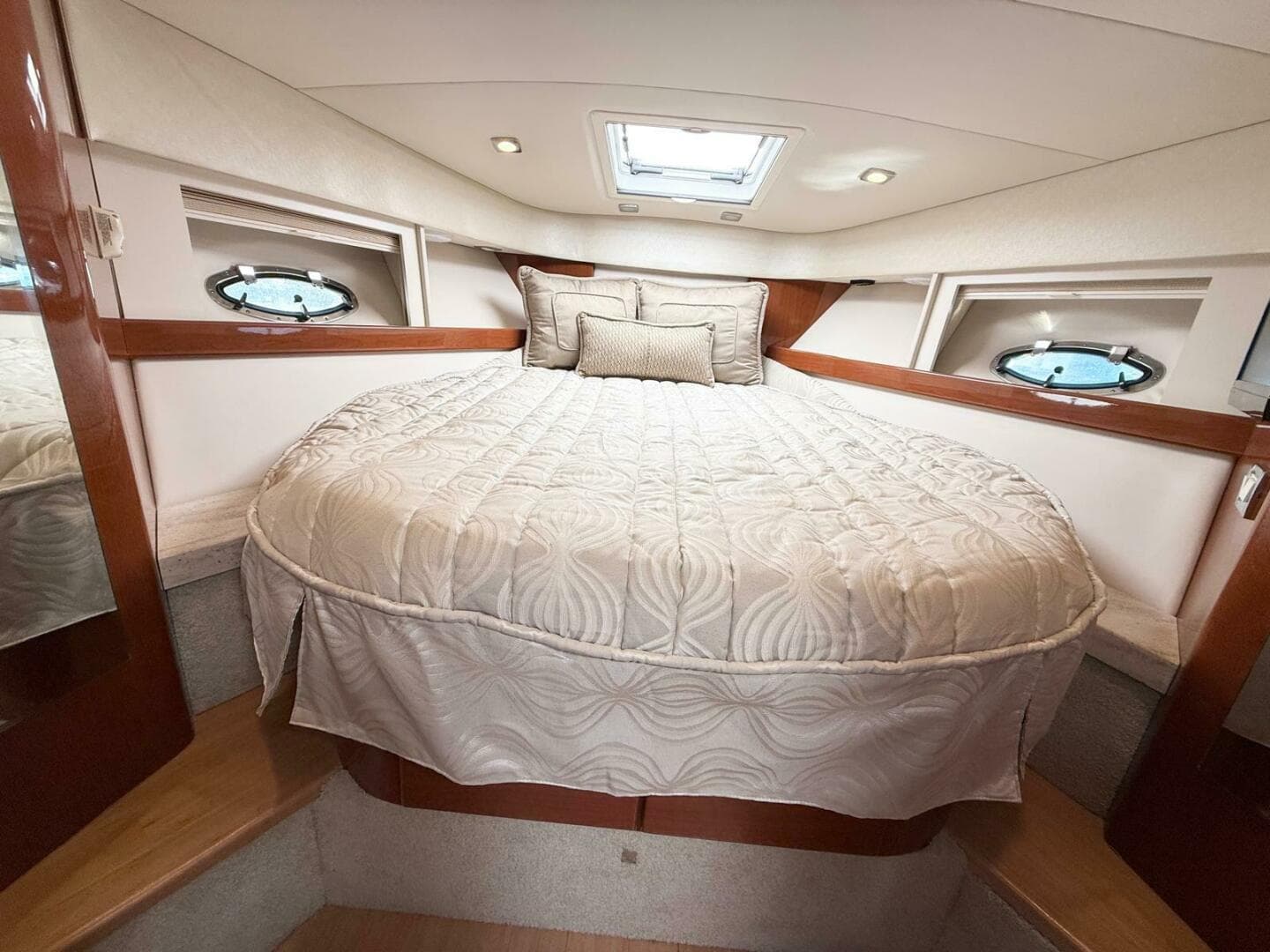 2016 Formula 37 Performance Cruiser — photo 20