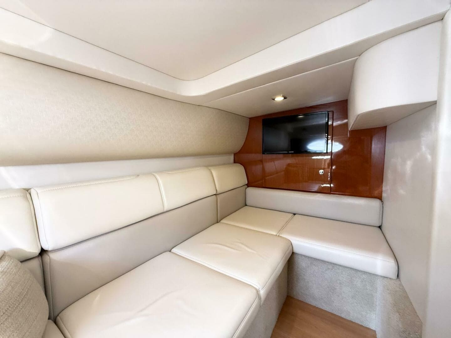 2016 Formula 37 Performance Cruiser — photo 18