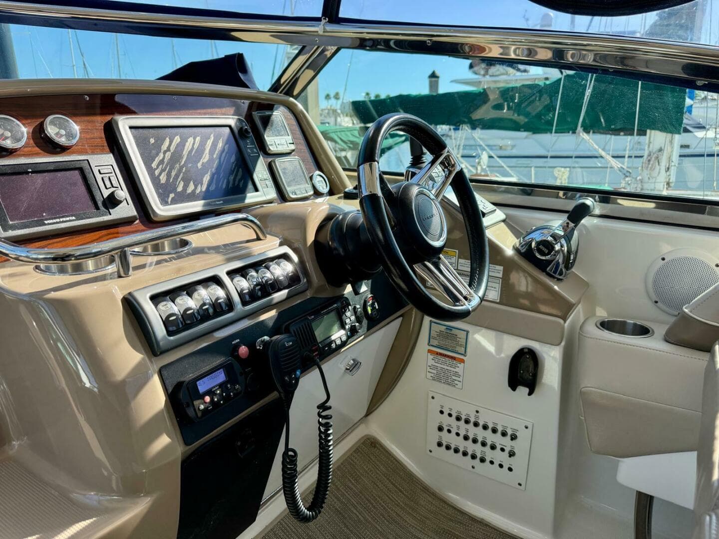 2016 Formula 37 Performance Cruiser — photo 9