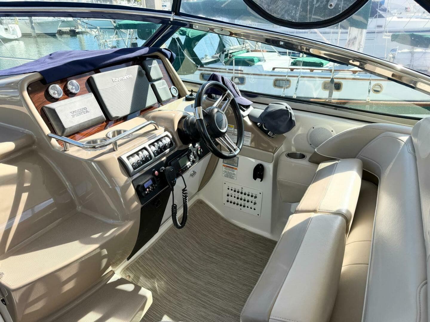 2016 Formula 37 Performance Cruiser — photo 10