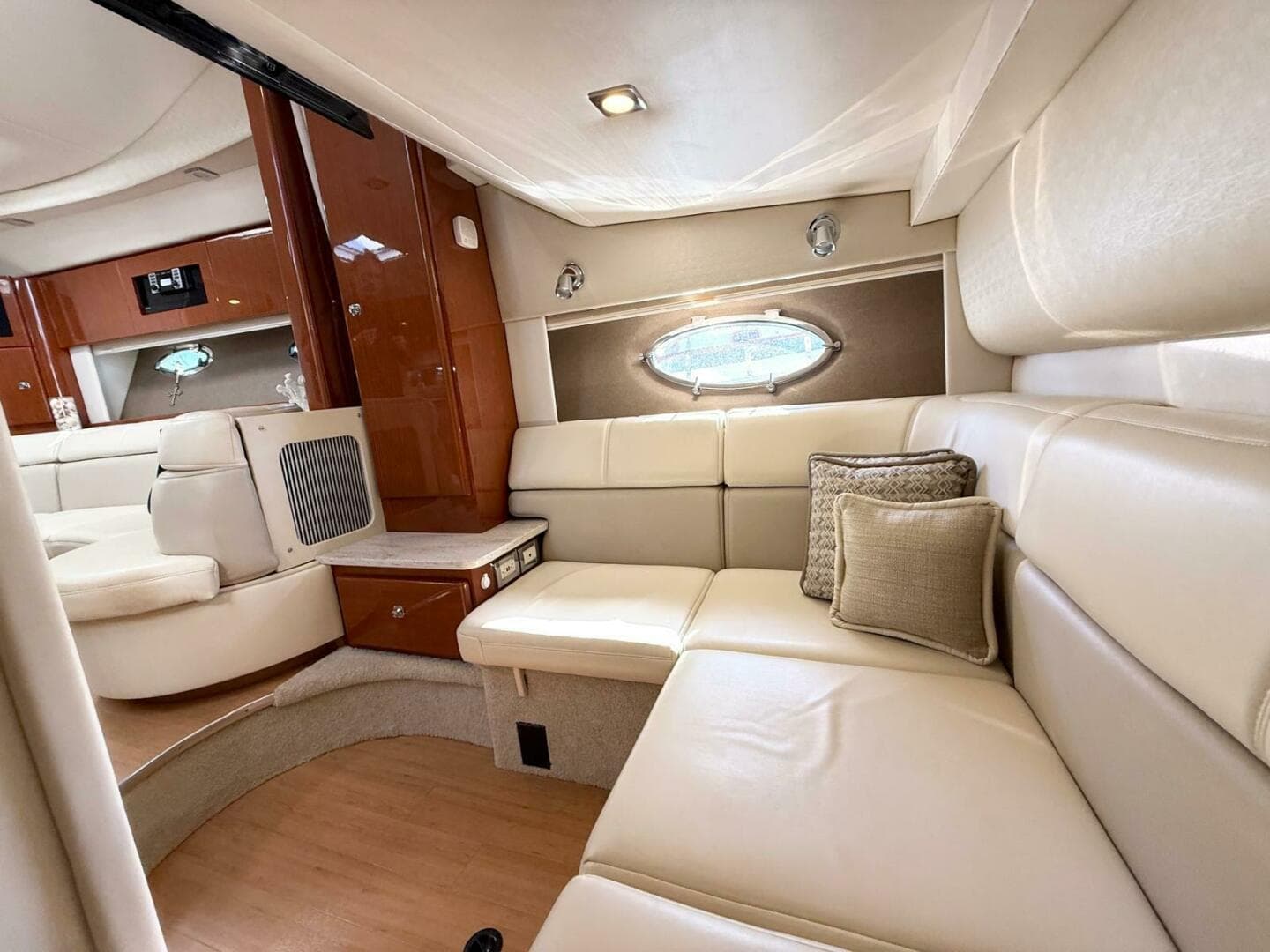 2016 Formula 37 Performance Cruiser — photo 15