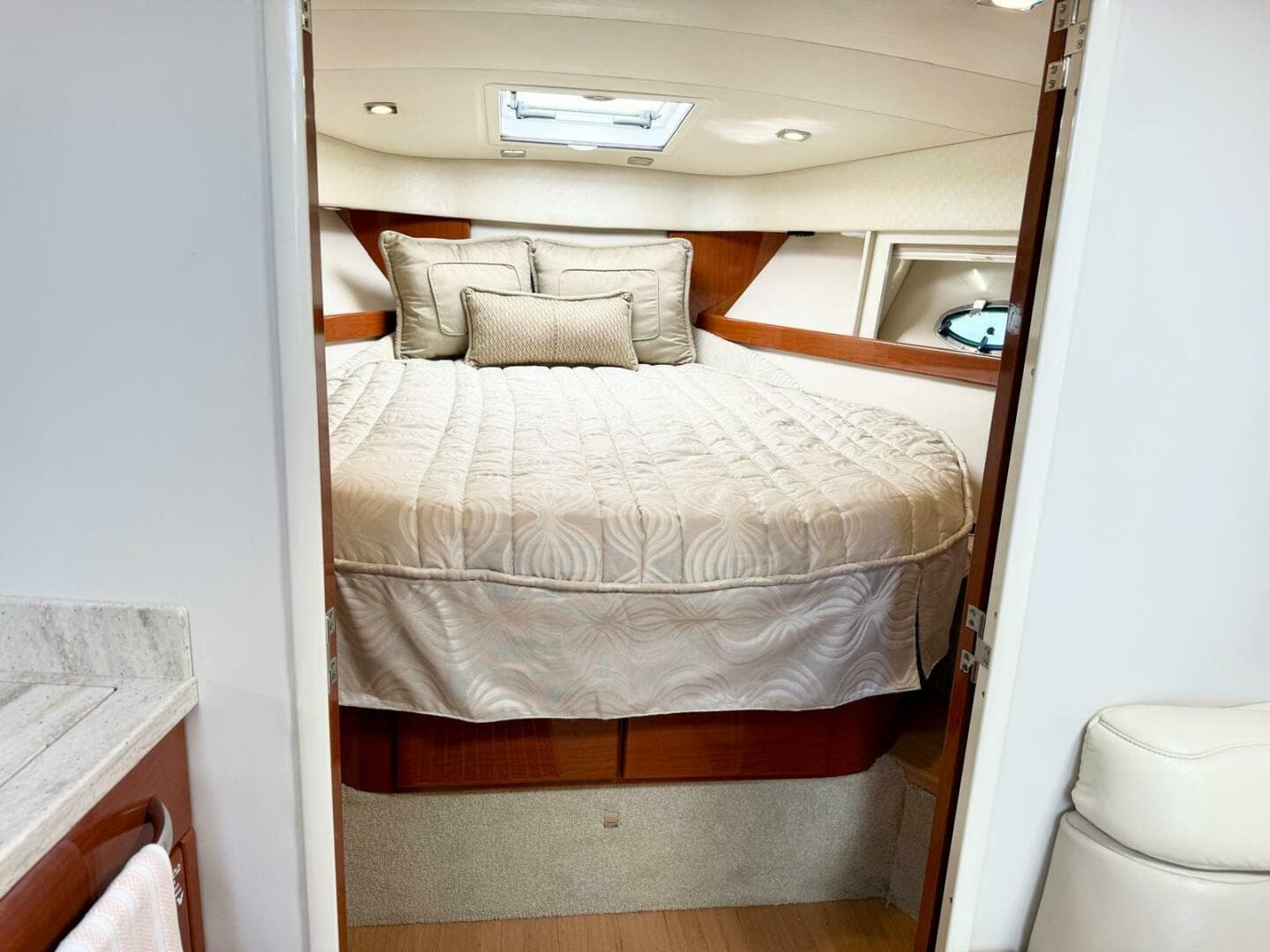 2016 Formula 37 Performance Cruiser — photo 19