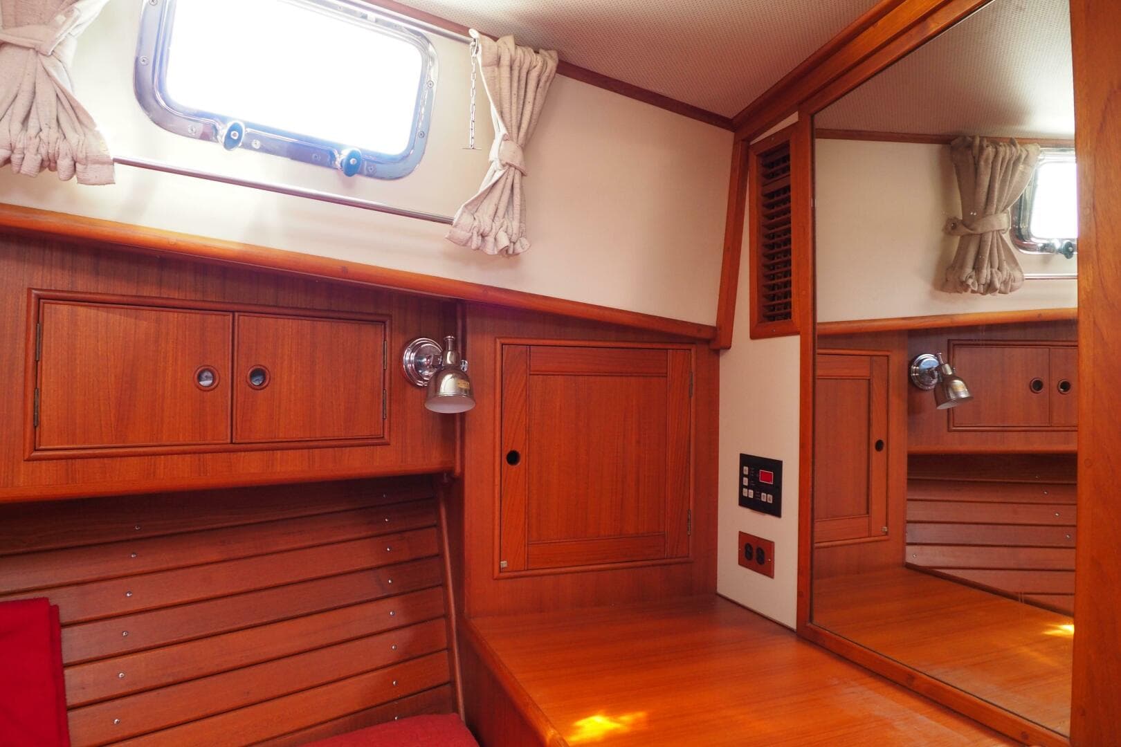 1995 Grand Banks 38 Eastbay EX — photo 19