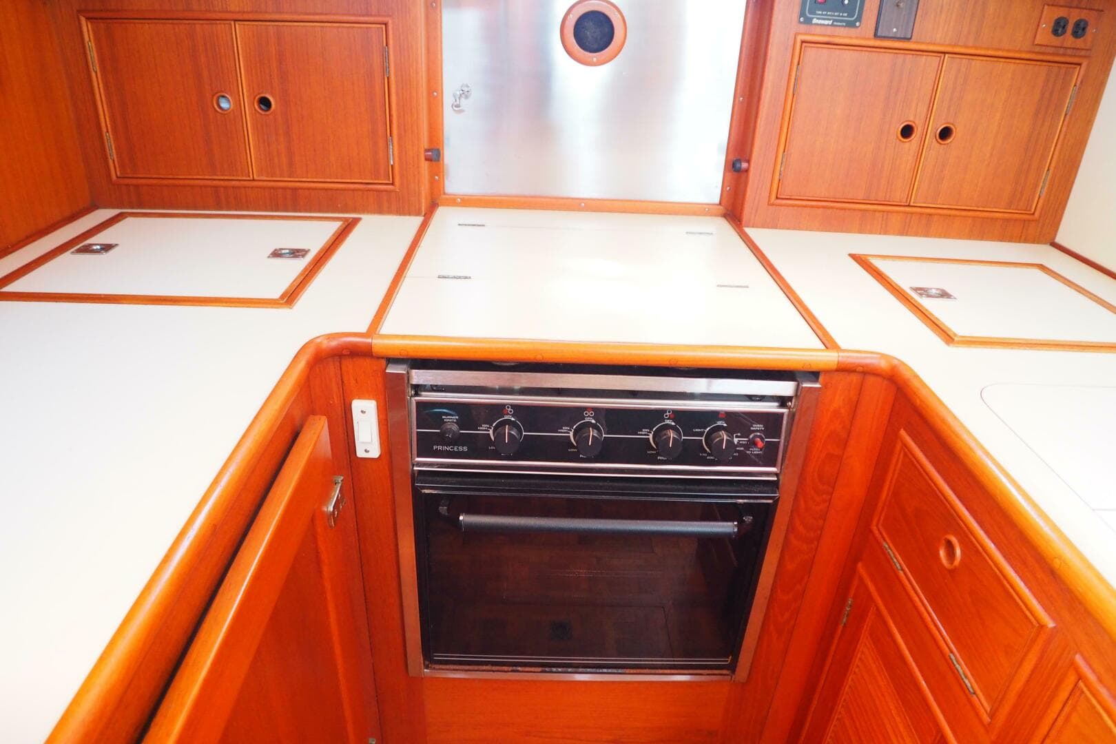 1995 Grand Banks 38 Eastbay EX — photo 15