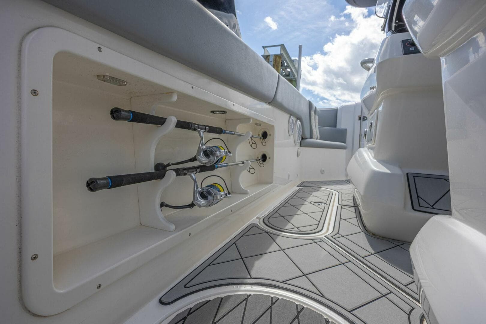 2010 Concept 4400 Sport Yacht — photo 36