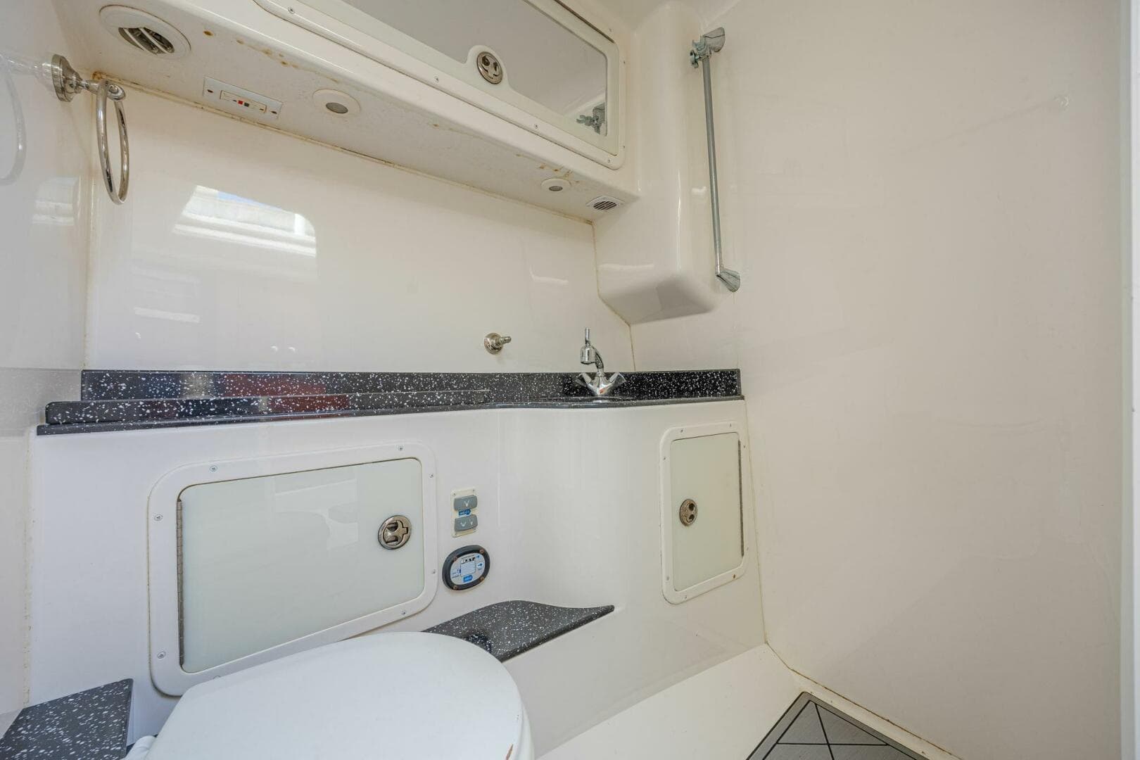 2010 Concept 4400 Sport Yacht — photo 33