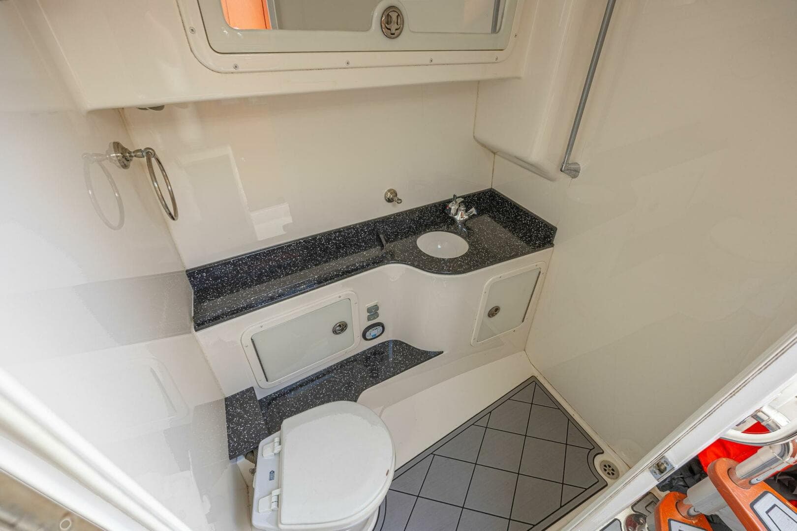 2010 Concept 4400 Sport Yacht — photo 32