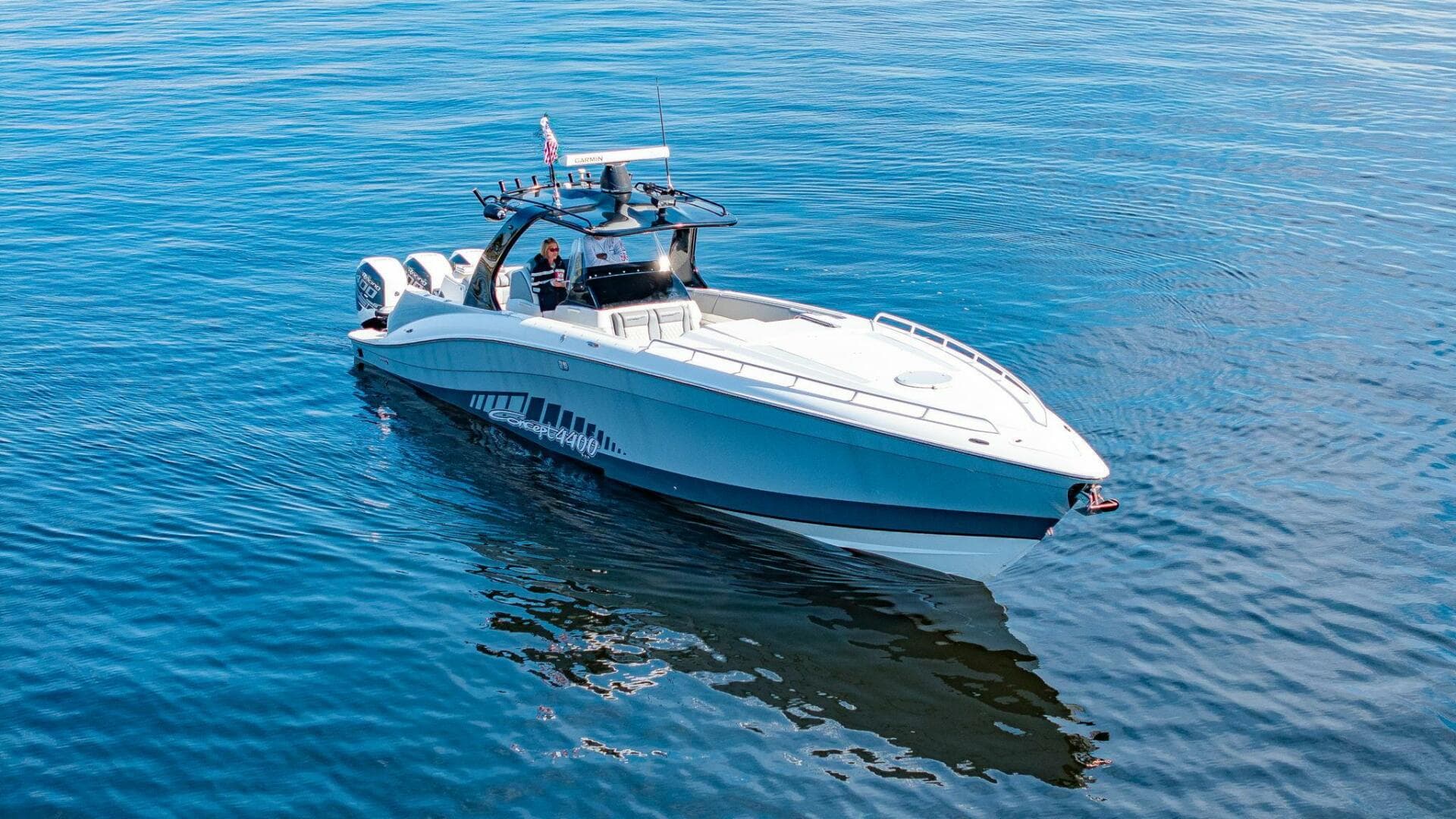 2010 Concept 4400 Sport Yacht — photo 3