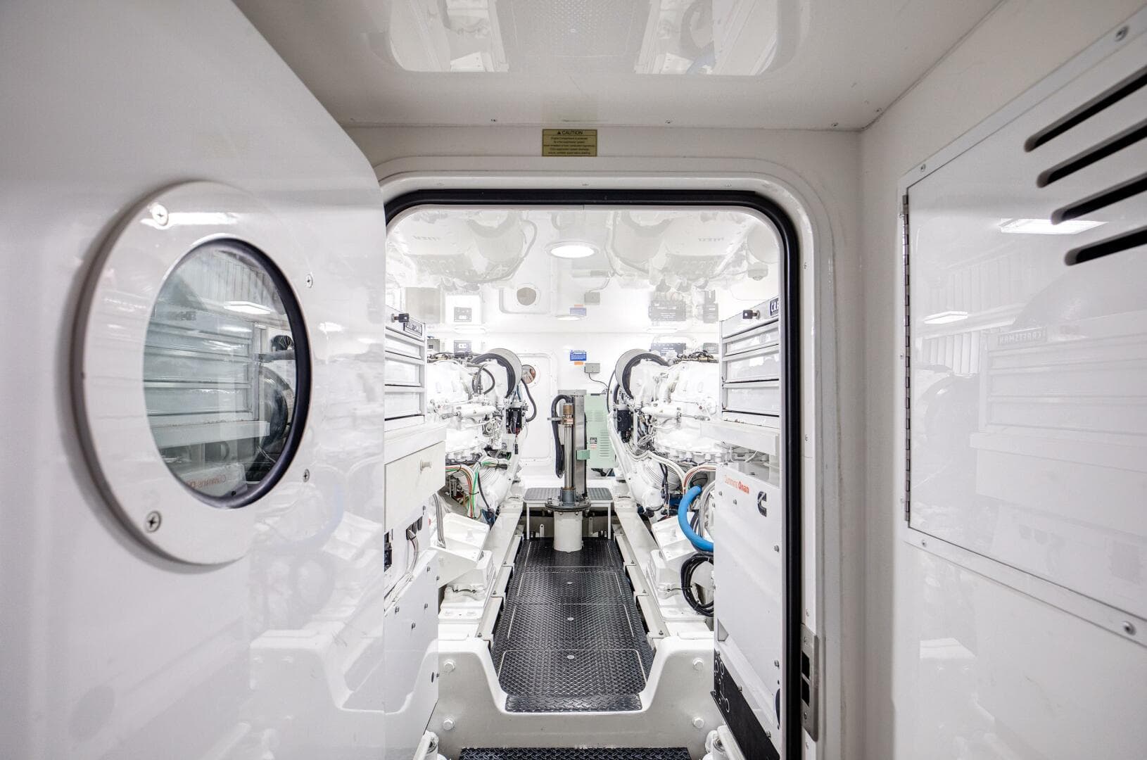 2015 Viking 70 Convertible — photo 29