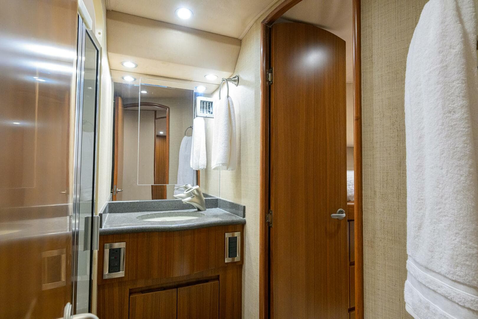 2008 Viking 60 Convertible — photo 41