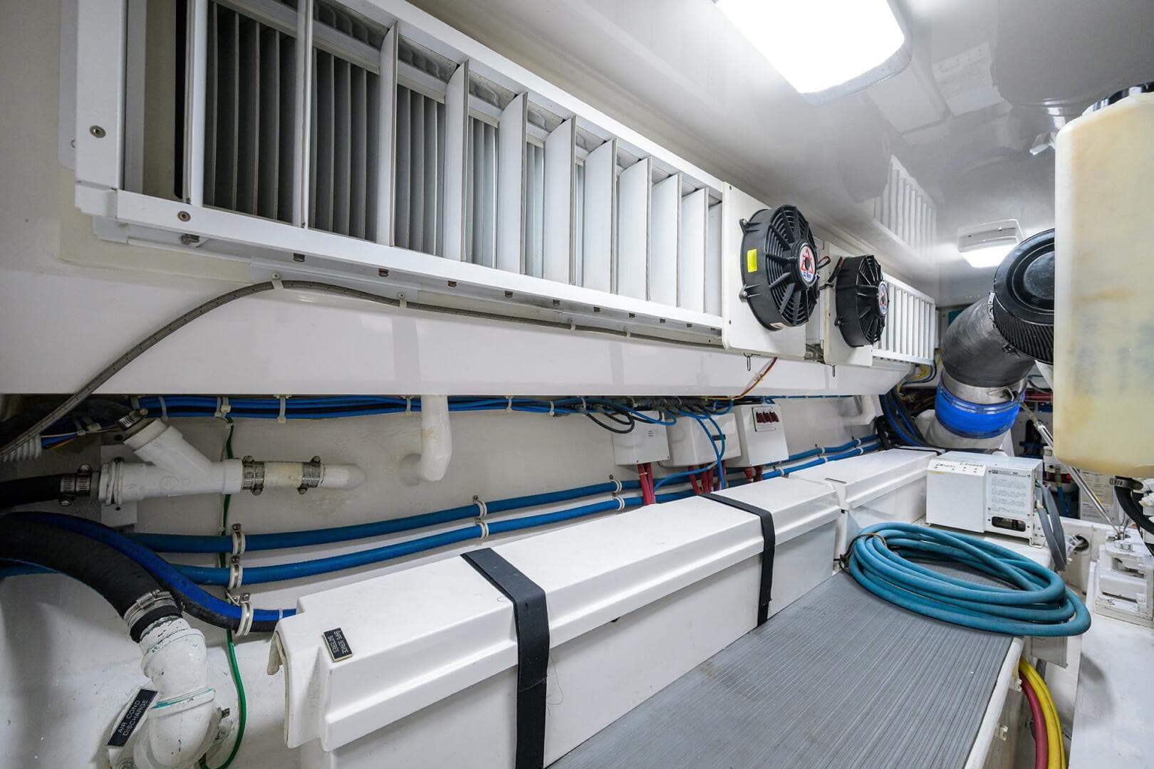 2008 Viking 60 Convertible — photo 51