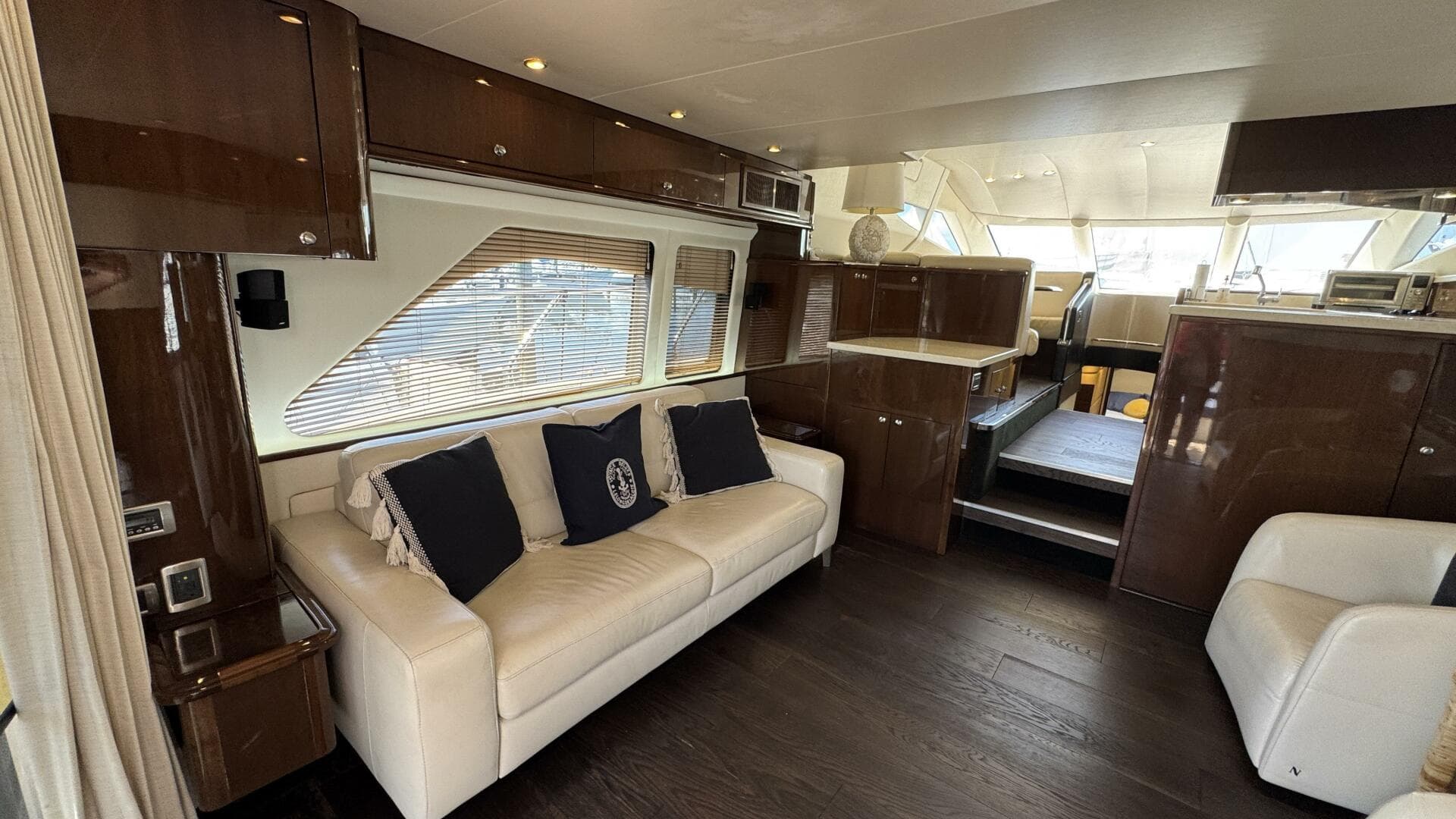 2007 Marquis 55 — photo 32