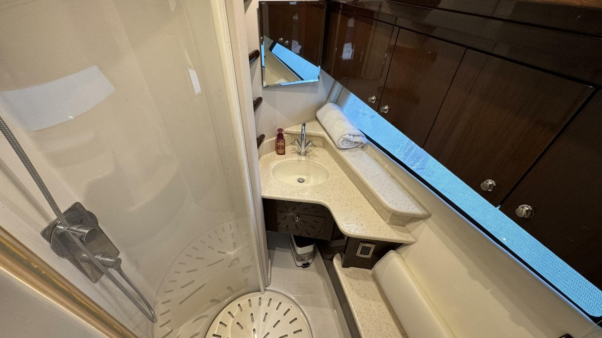 2007 Marquis 55 — photo 57