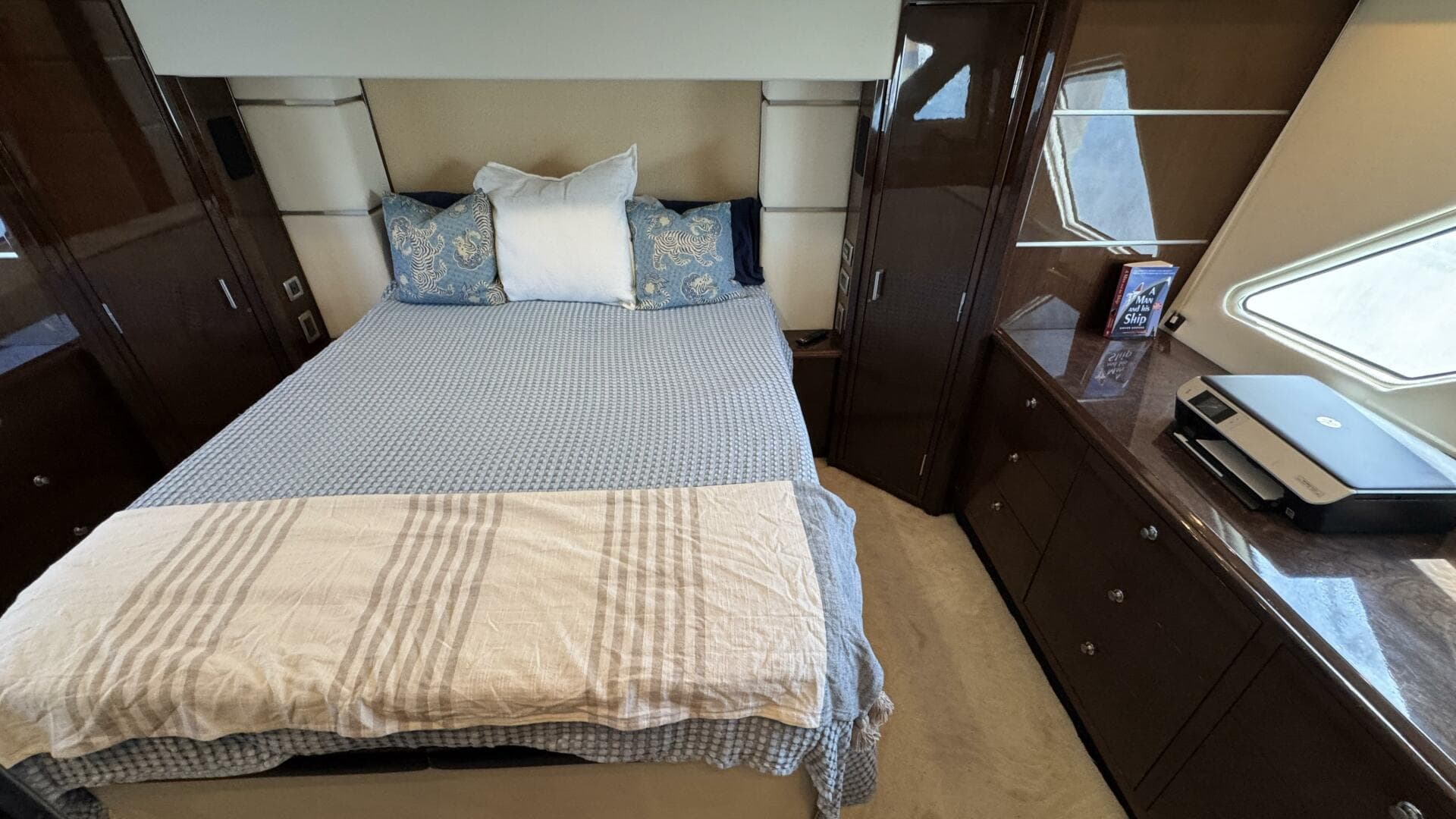 2007 Marquis 55 — photo 66